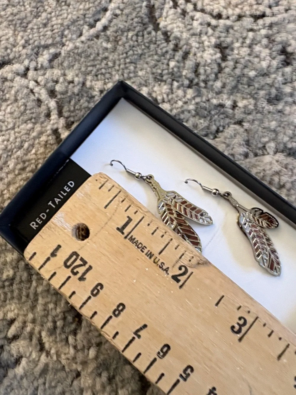 David Howell & Co red tailed hawk earrings - Picture 5 of 6